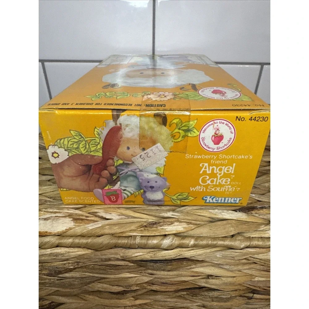 NRFB Vintage 1982 ANGEL CAKE with SOUFFLE Strawberry Shortcake‎ Doll SEALED BOX